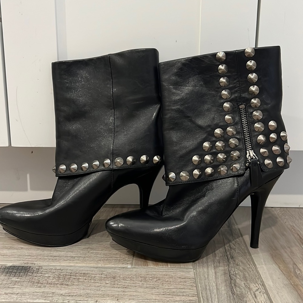 SZ 8 Nine West Leather Studded Booties
